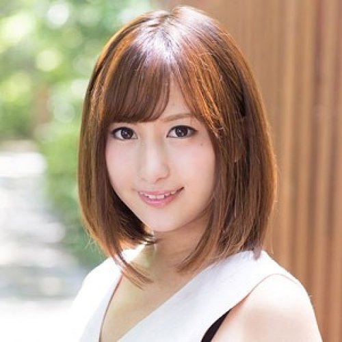 可愛いここねの口交と巨乳、透き通るような白い肌